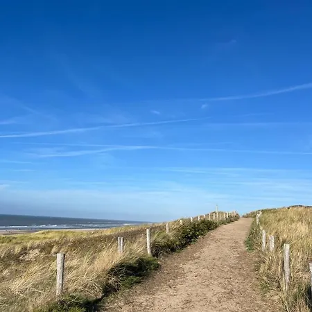 In Egmond Op Loopafstand & Centrum 아파트